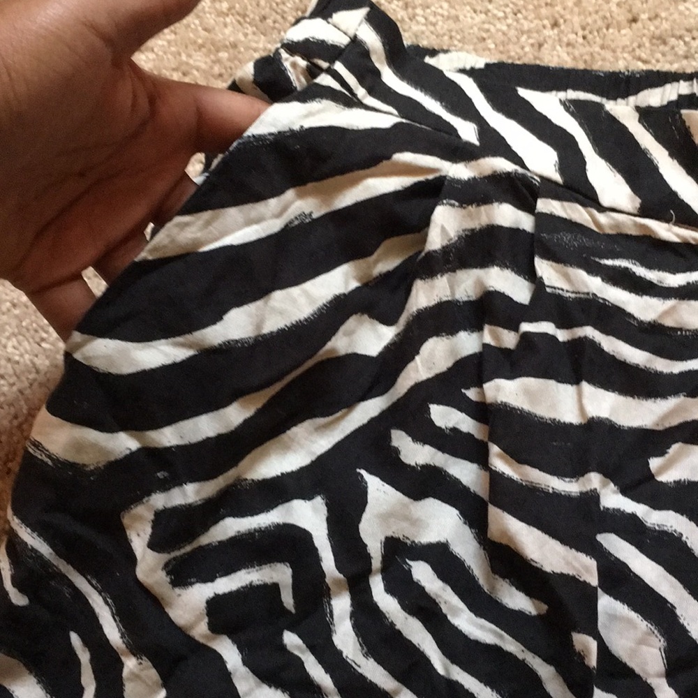 Adorable Shorts with Pockets! - Picture 4 of 6